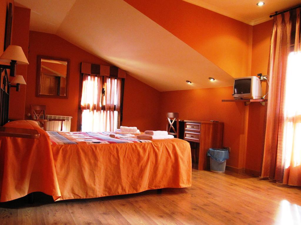 Hotel Pena Pandos 펠레초사 객실 사진