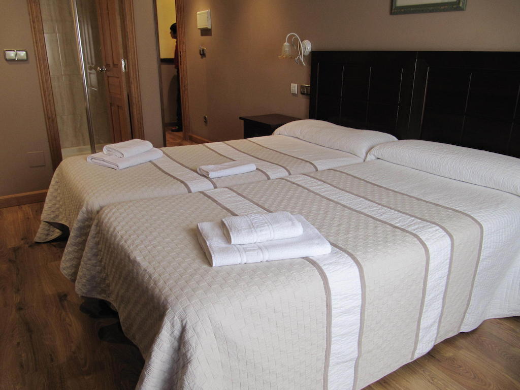 Hotel Pena Pandos 펠레초사 객실 사진